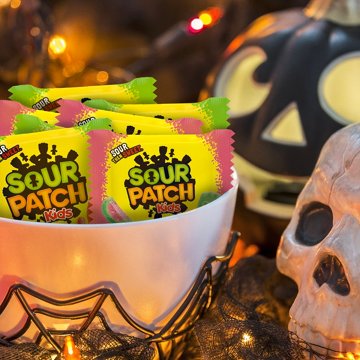 Sour Patch Kids Spooky Mix Treat Size Halloween Candy, 40 pc