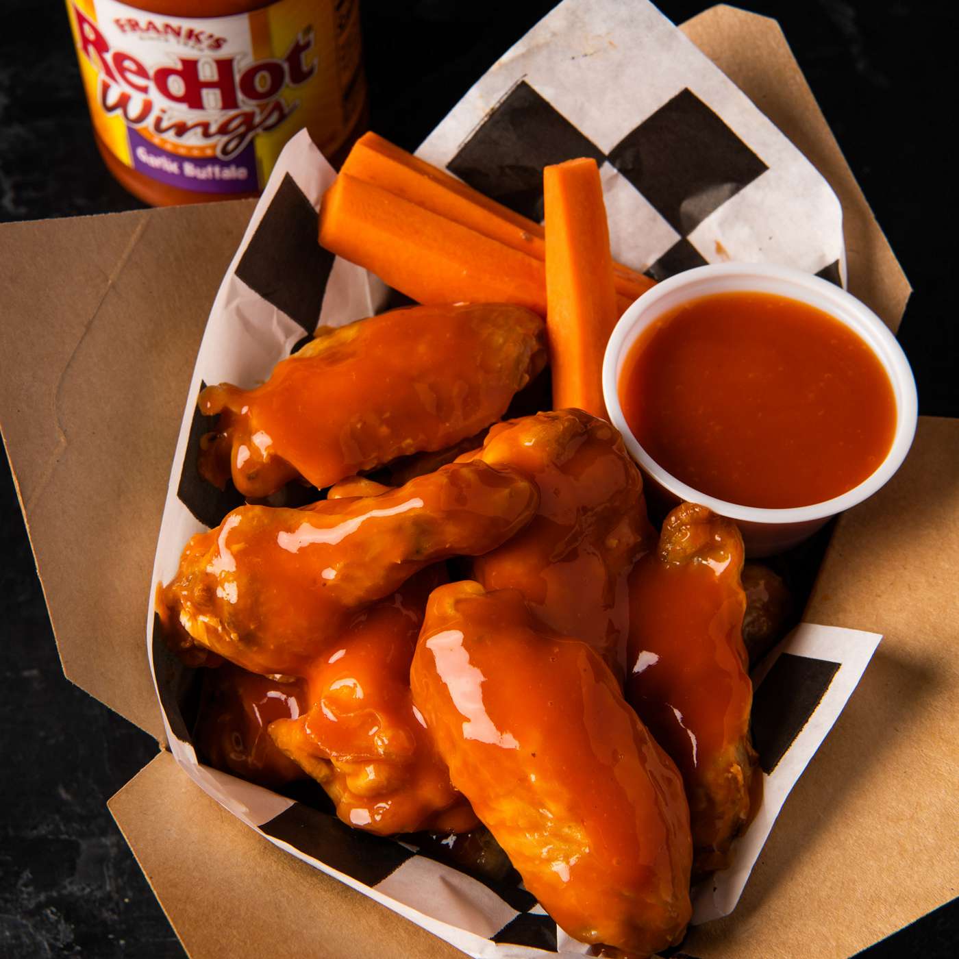 Frank's RedHot Garlic Buffalo Wings Sauce; image 8 of 9