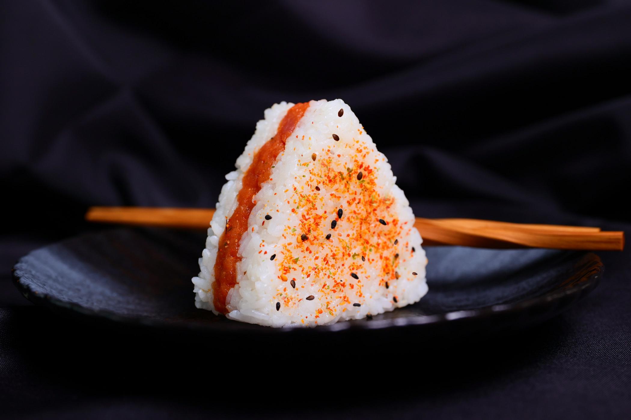 H-E-B Sushiya Spicy Tuna Onigiri; image 2 of 4