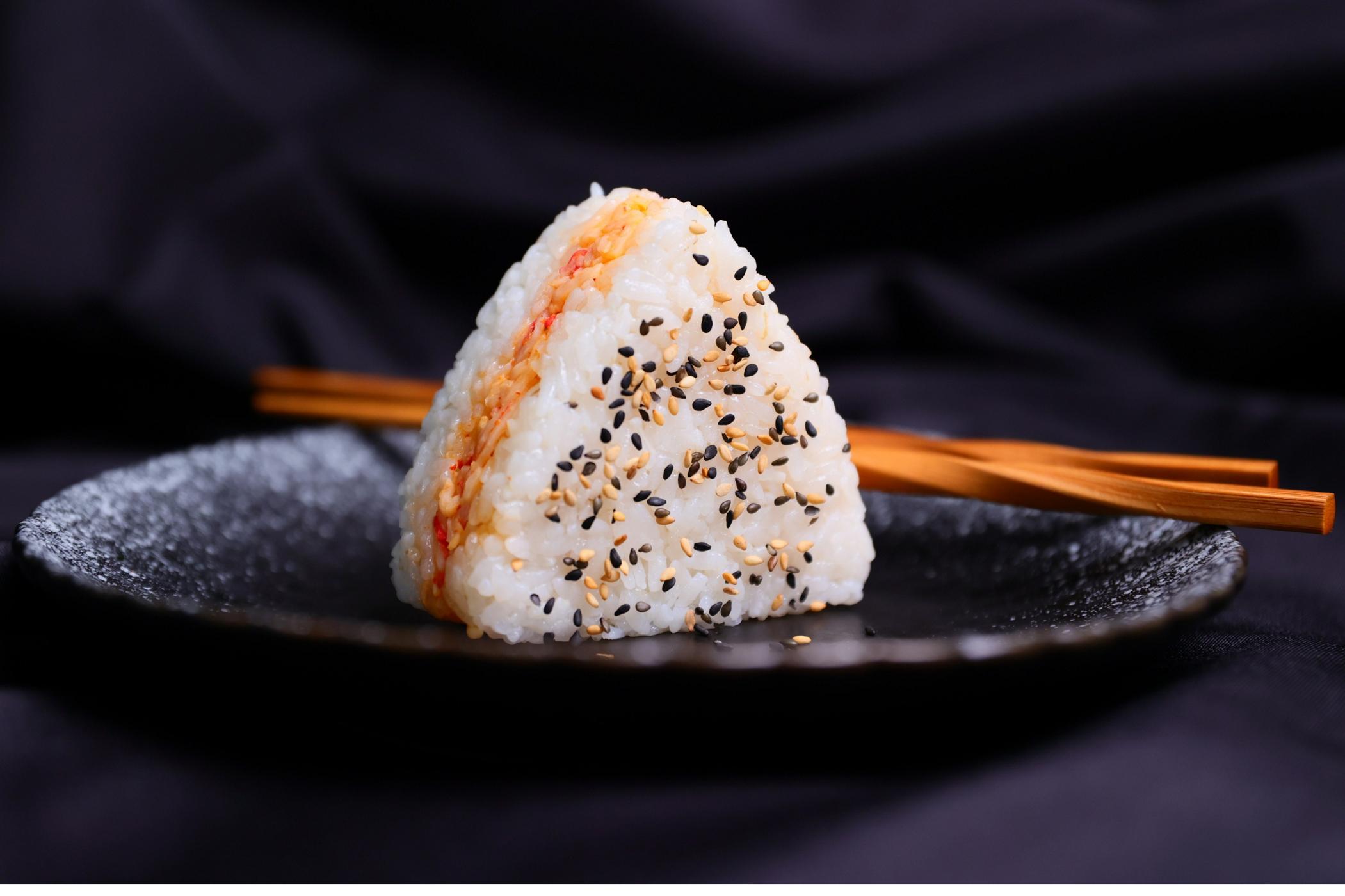 H-E-B Sushiya Spicy Imitation Crab Salad Onigiri; image 3 of 4