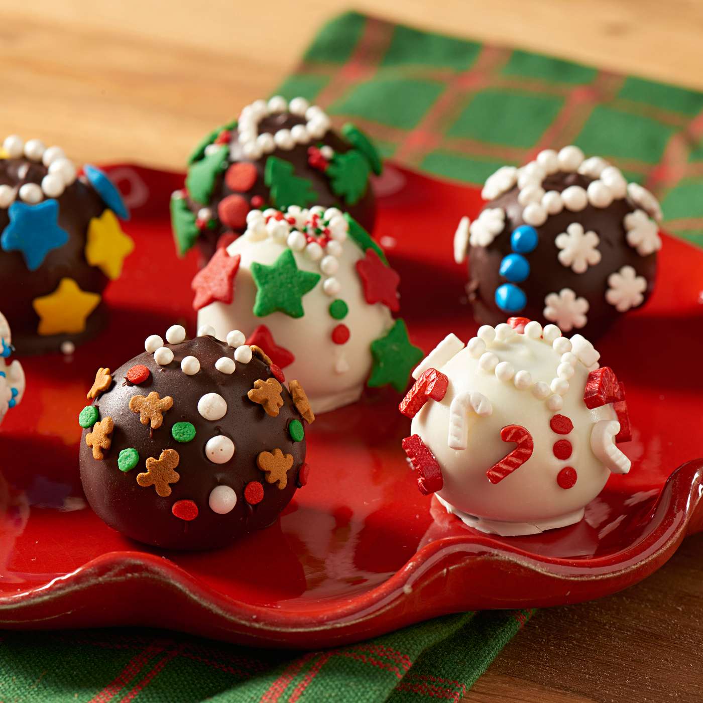 OREO Limited Edition Holiday Chocolate Sandwich Cookies  ; image 3 of 9