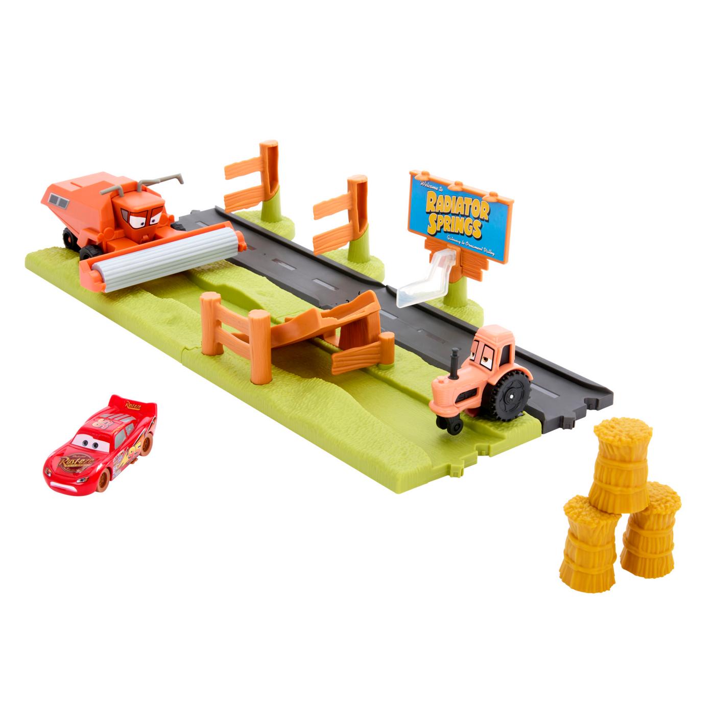 Disney Pixar Cars Escaping Frank Escape & Stunt Race Playset Shop