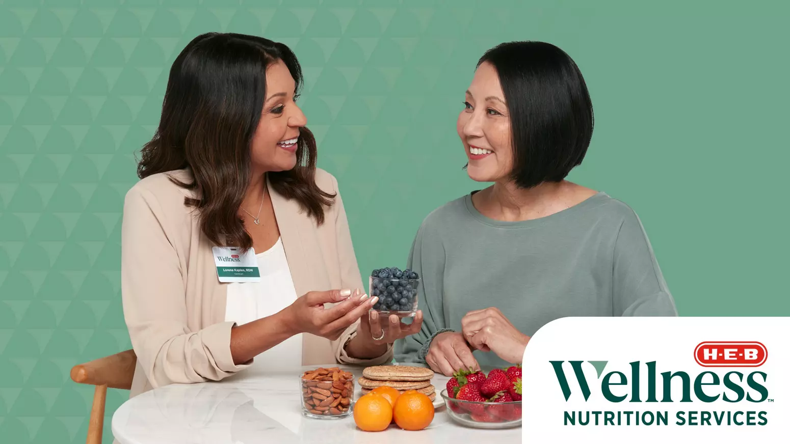 Woman speaking with a dietician 