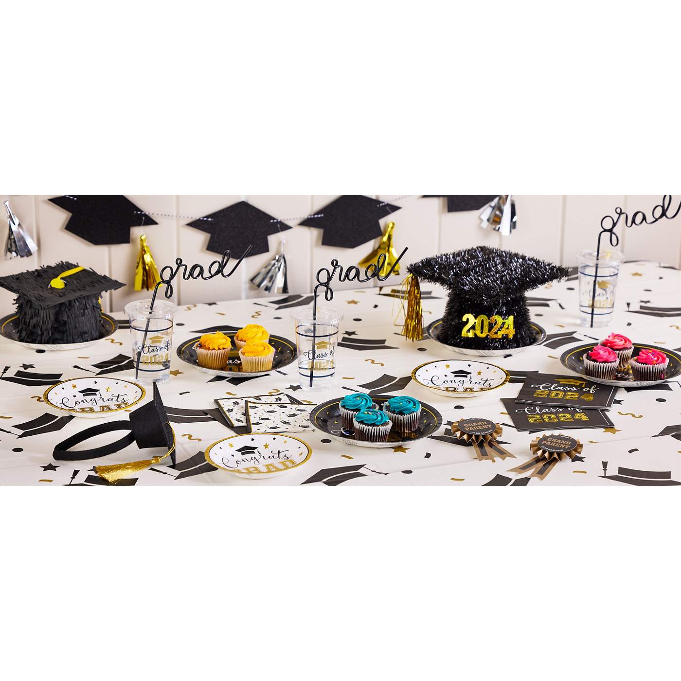 Destination Holiday Congrats Grad Paper Plates, 10 ct; image 2 of 2