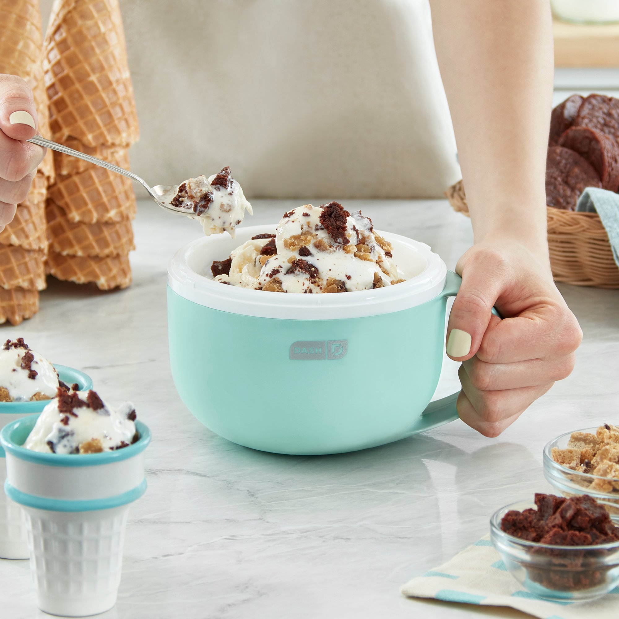  DASH My Mug Ice Cream Maker, for Ice Cream, Gelato, Sorbet,  Frozen Yogurt, and Custom Mix-Ins, with (2) Bowls: Home & Kitchen