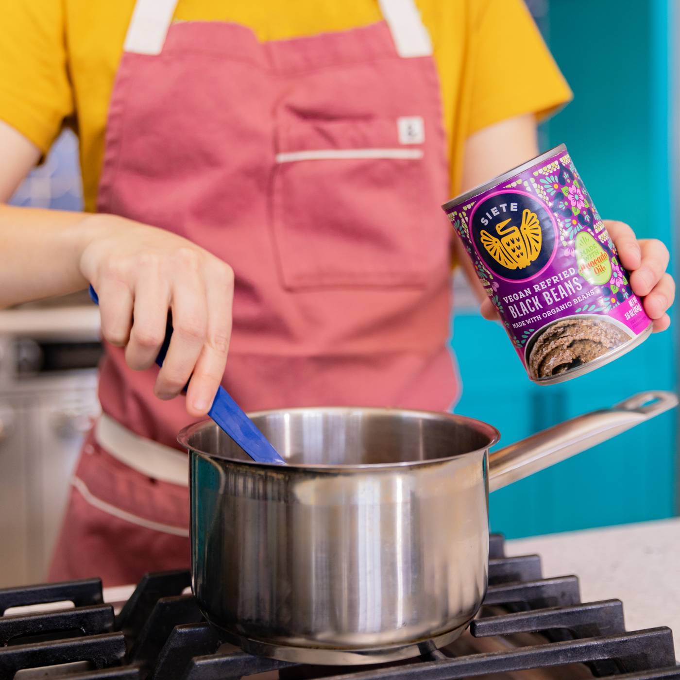 Siete Vegan Refried Black Beans; image 3 of 7