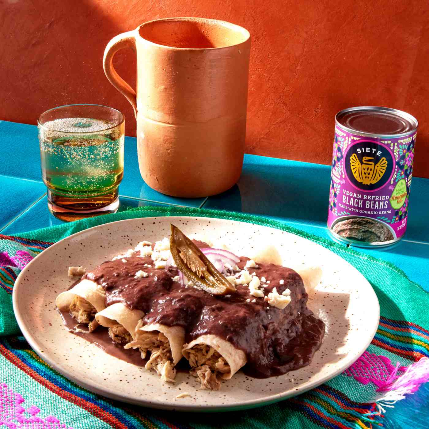 Siete Vegan Refried Black Beans; image 4 of 7