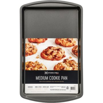 Kitchen & Table by H-E-B Medium Cookie Pan - Gun Metal, 15.25'' x 10''