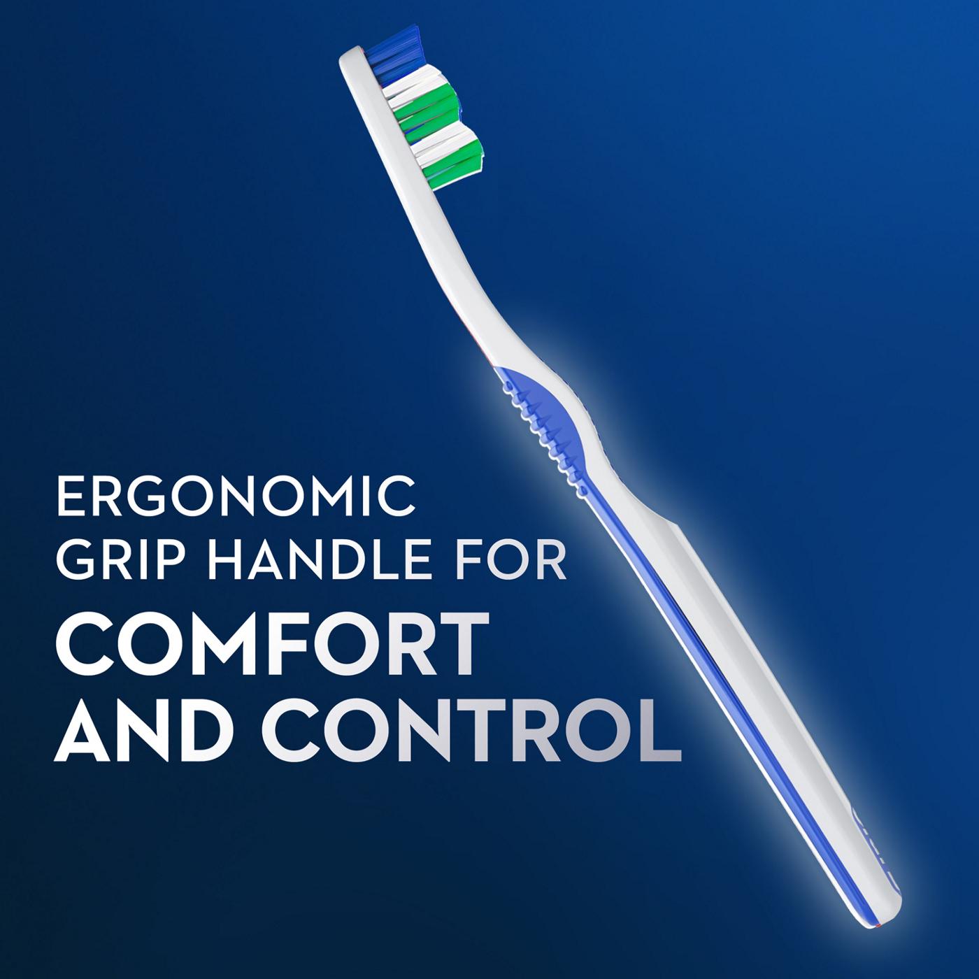 Oral-B Fresh & Clean Toothbrushes - Soft; image 2 of 6