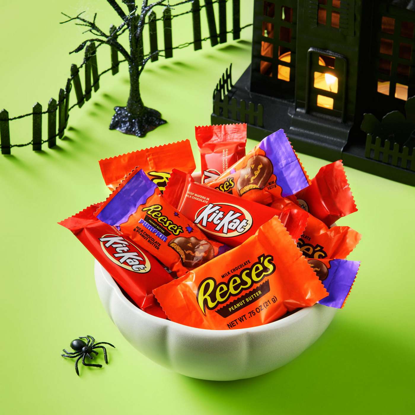 Kit Kat & Reese's Assorted Milk Chocolate Snack Size Halloween Candy ...