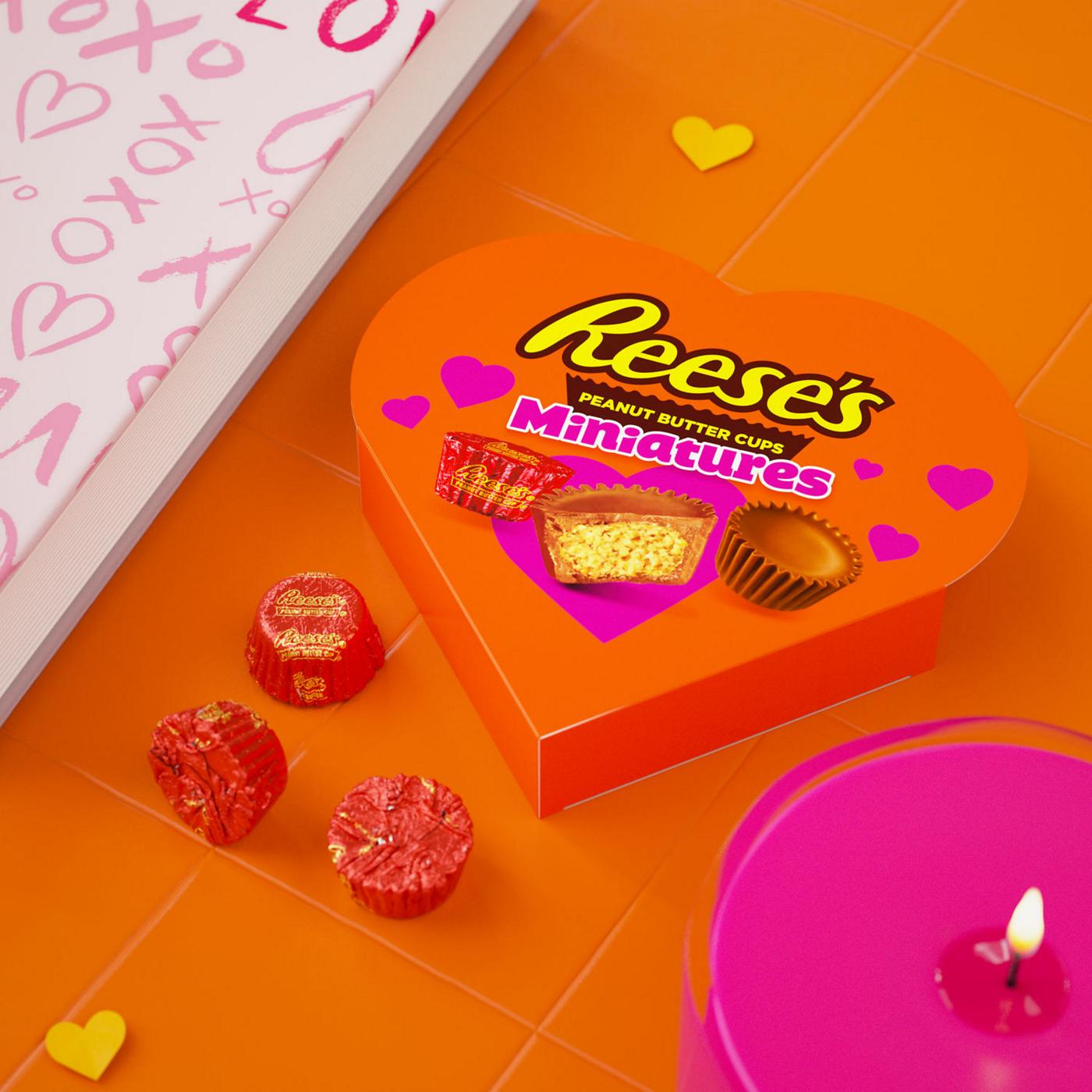 Reese's Peanut Butter Cups Miniatures Valentine's Candy Heart Gift Box; image 5 of 7