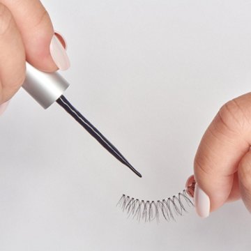 KISS 5 Day Stay Strip Waterproof Lash Adhesive - Black