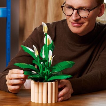 LEGO Botanical Peace Lily Building Set, 474 pc
