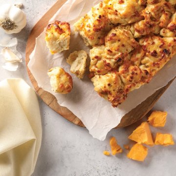 Fresh & Simple Garlic & Cheese Tear & Share Bread, 11.46 oz