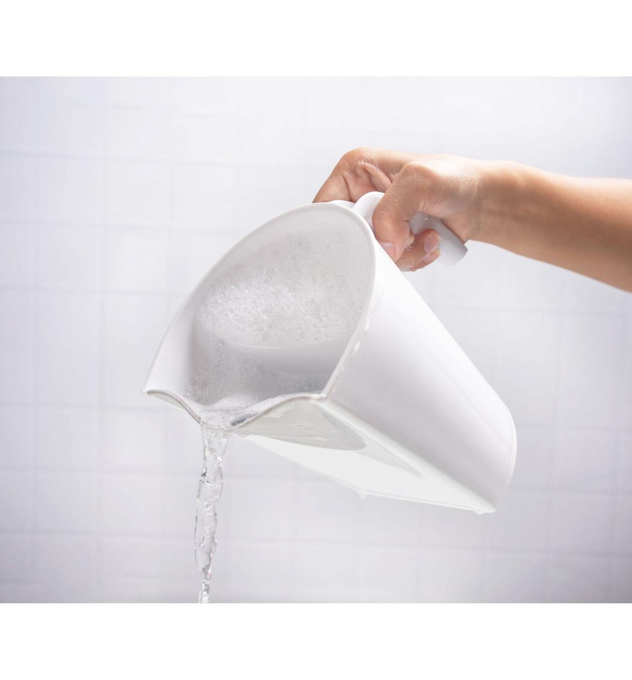 Bizzu Hair Rinse Cup; image 2 of 2