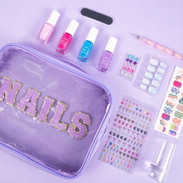 Horizon Group USA Nail Art Set
