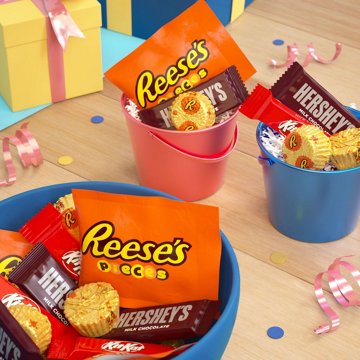 Hershey's, Kit Kat & Reese's Miniatures Assorted Flavored Candy - Share Pack