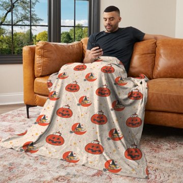 Peanuts Spooky Pals Silk Touch Halloween Throw, 50'' x 70''