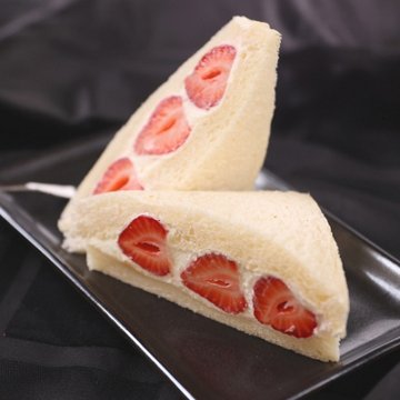 H-E-B Sushiya Strawberry Sando