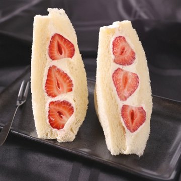 H-E-B Sushiya Strawberry Sando