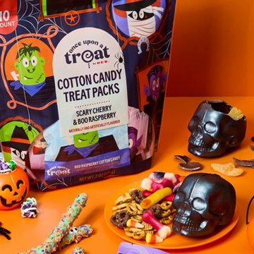 Once Upon a Treat by H-E-B Milk Chocolate Skull Filled With Spider Gummies