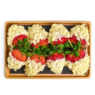 H-E-B Bakery Gourmet White Chocolate-Dipped Strawberries - White Curls, 8 ct