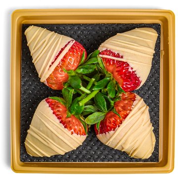 H-E-B Bakery Gourmet Chocolate-Dipped Strawberries - Biscoff Drizzle, 4 ct