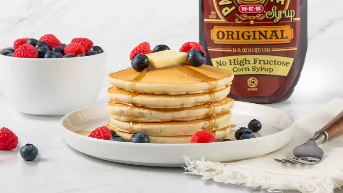 Pancakes, syrup, berries and sliced bananas