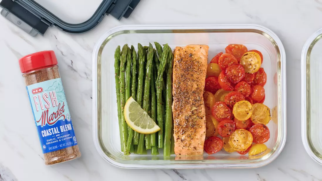 Salmon, asparagus, seasoning