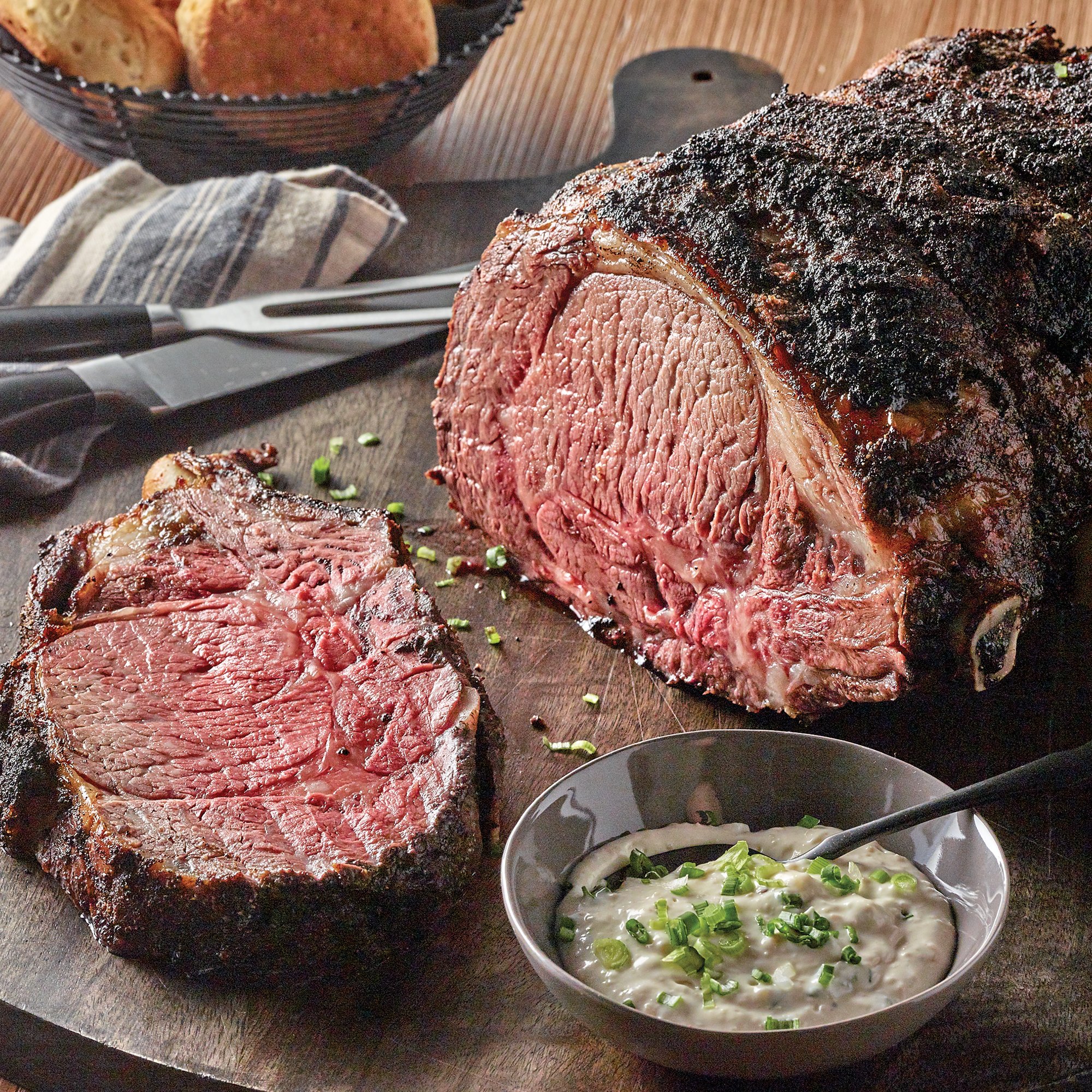 https://images.heb.com/is/image/HEBGrocery/Test/crusted-prime-rib-with-garlic-horseradish-sauce-recipe.jpg