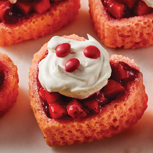 Fresh Strawberries and Cream Cupcakes