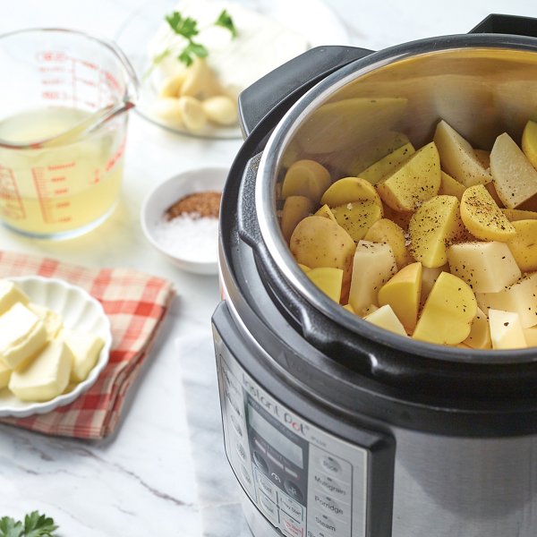Garlic Butter Mashed Potatoes (Instant Pot)