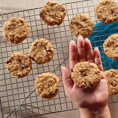 Gooey Peanut Butter and Oats Cookies