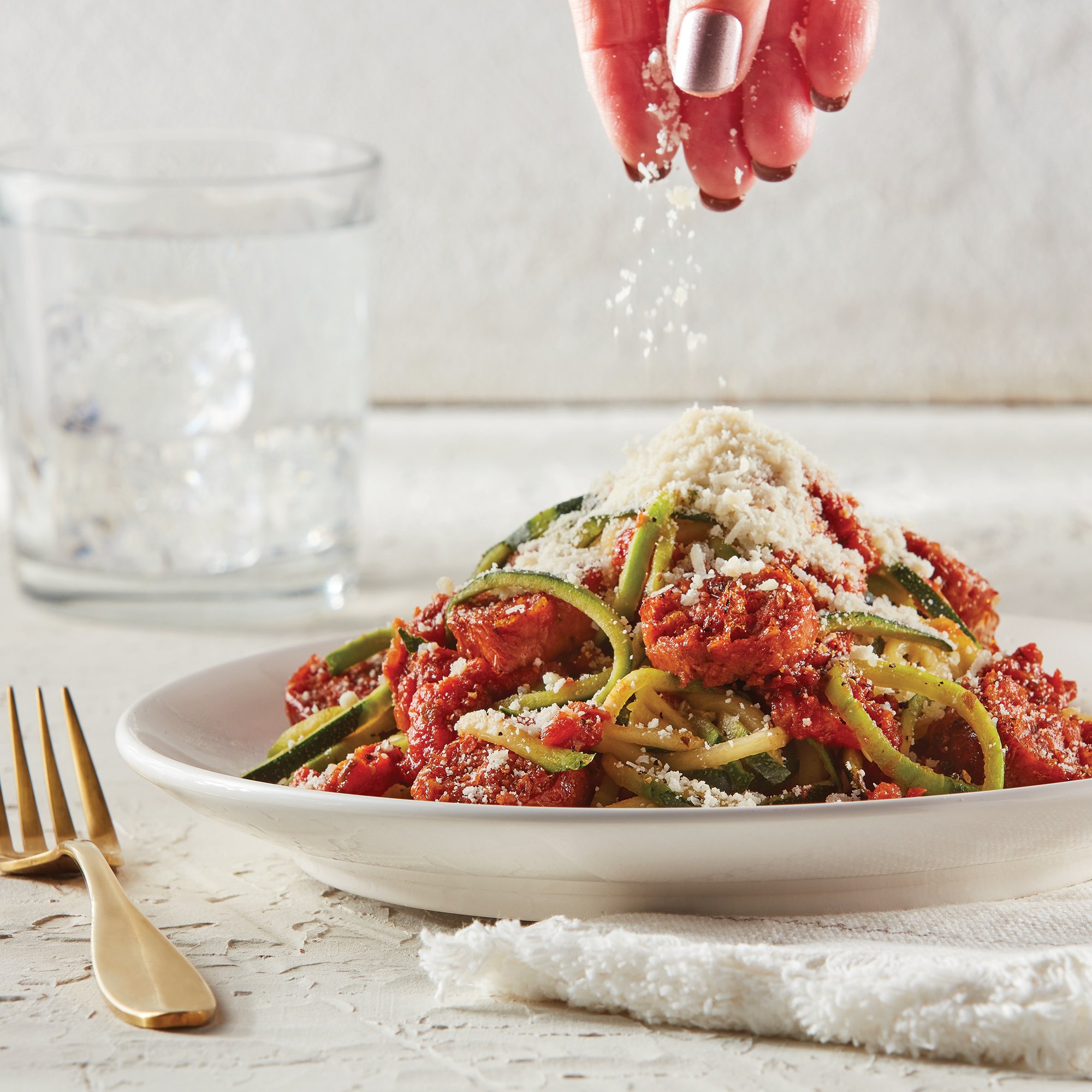 https://images.heb.com/is/image/HEBGrocery/Test/italian-sausage-zucchini-pasta-pomodoro-recipe.jpg