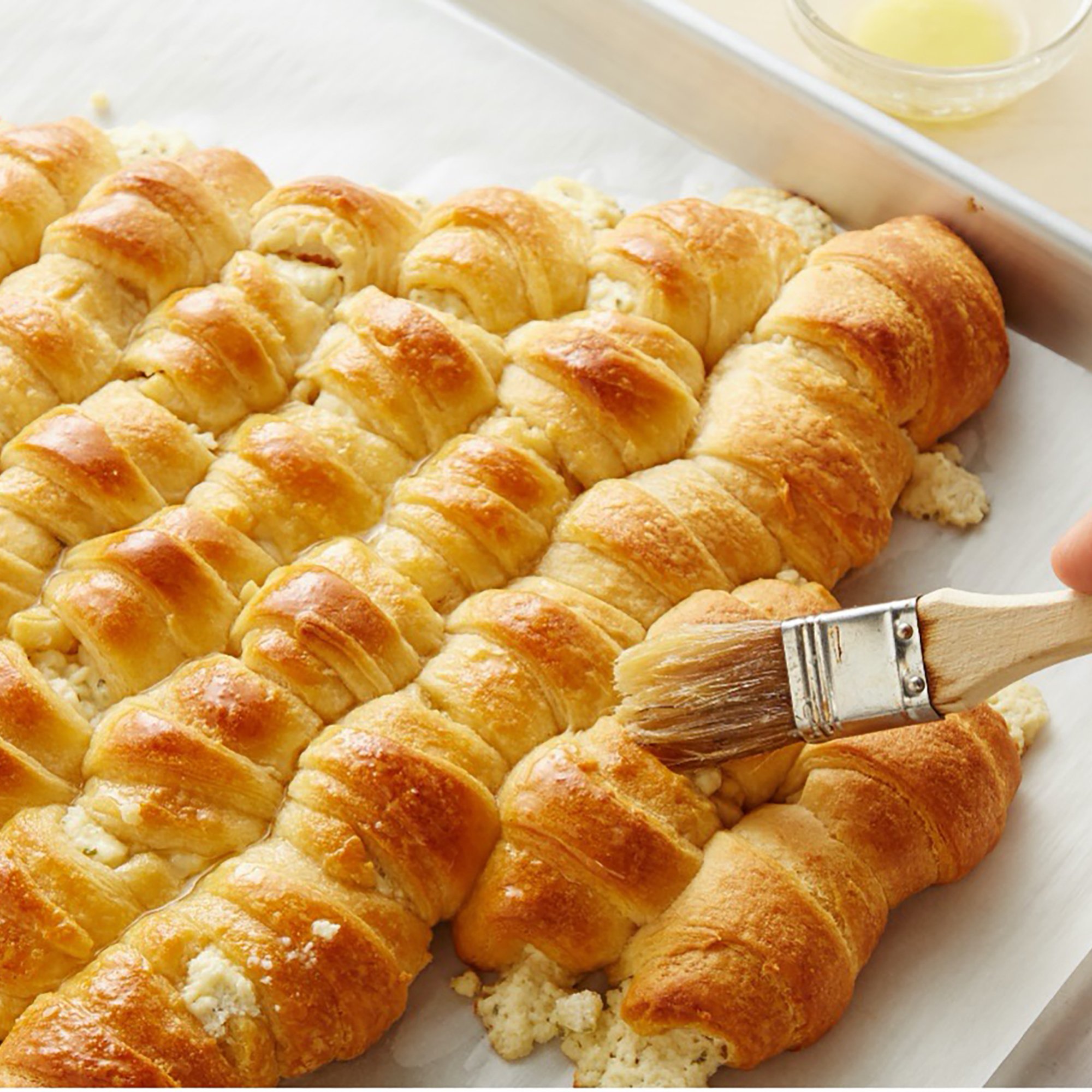 https://images.heb.com/is/image/HEBGrocery/Test/pull-apart-crescent-christmas-tree-recipe.jpg