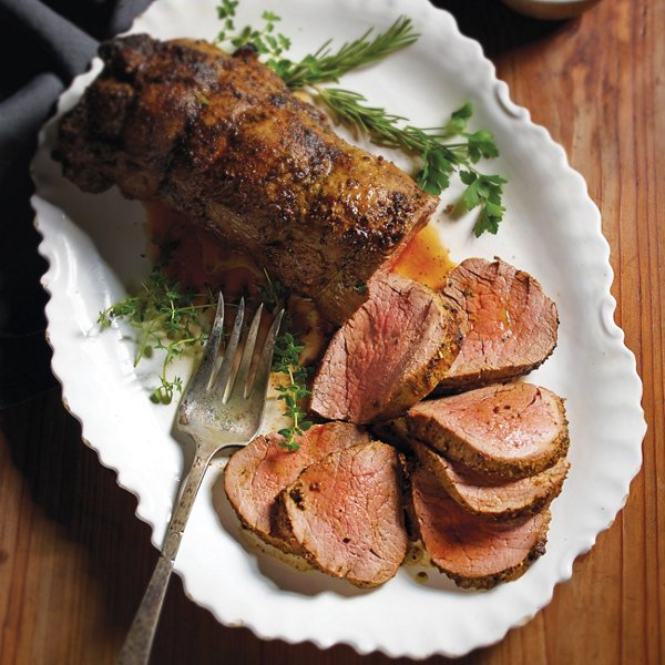 Roasted Beef Tenderloin with Creamy Horseradish Sauce
