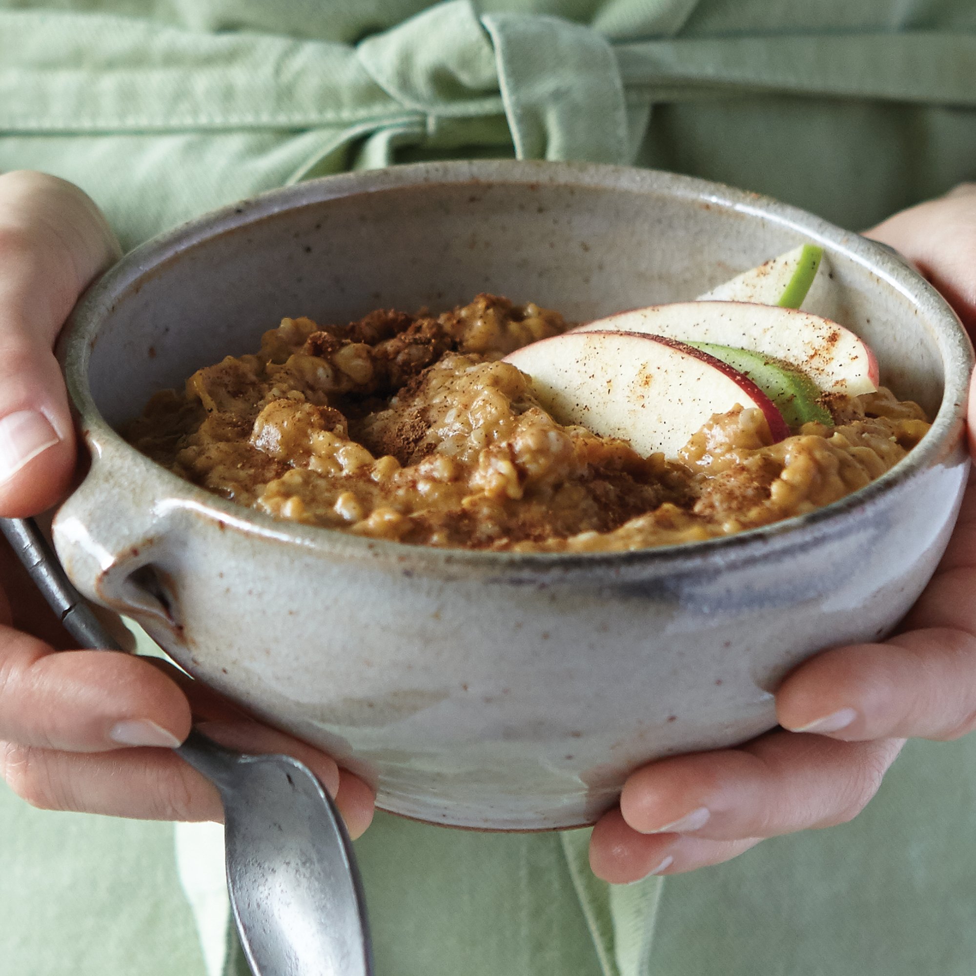 Pumpkin Spice Slow Cooker Oatmeal - The Seasoned Mom