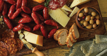 How to Build a Charcuterie board