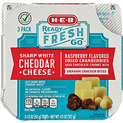 H-E-B Ready, Fresh, Go! Snack Trays - White Cheddar, Cranberries, Chocolate & Graham Crackers