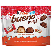 Kinder Bueno Mini Crispy Creamy Chocolate Valentine's Bites