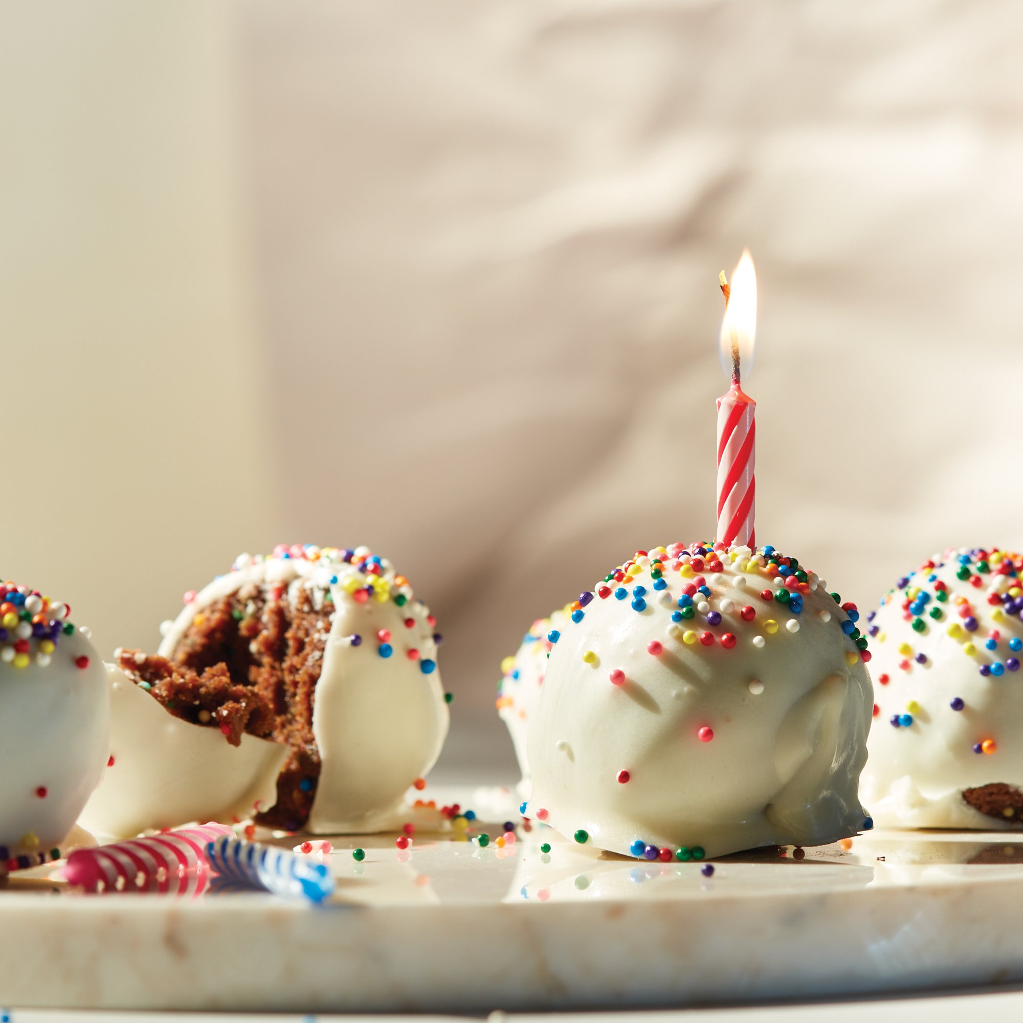 No Bake Birthday Cake Truffles - hellofrozenbananas.com