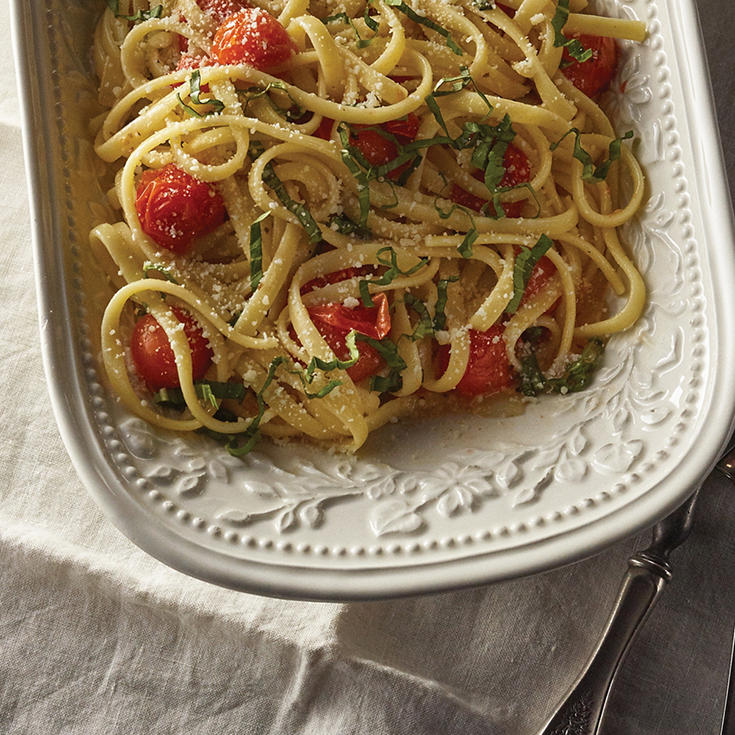 Pomodoro pasta with fresh herbs